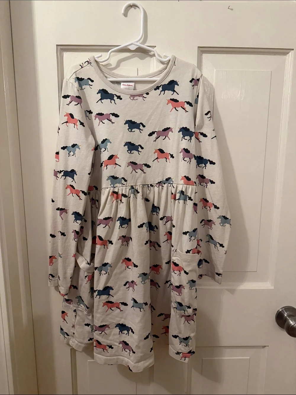 Hanna Andersson Cream Nightgown with Multicolor Horse Print